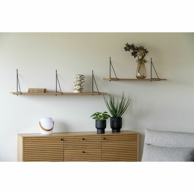 Pelia in room