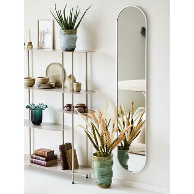 Hennetved Mirror in room